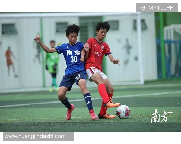 莫斯领衔球队新篇章 崭露头角的足球天才在绿茵场上闪耀光芒 莫斯领衔球队新篇章 崭露头角的足球天才在绿茵场上闪耀光芒