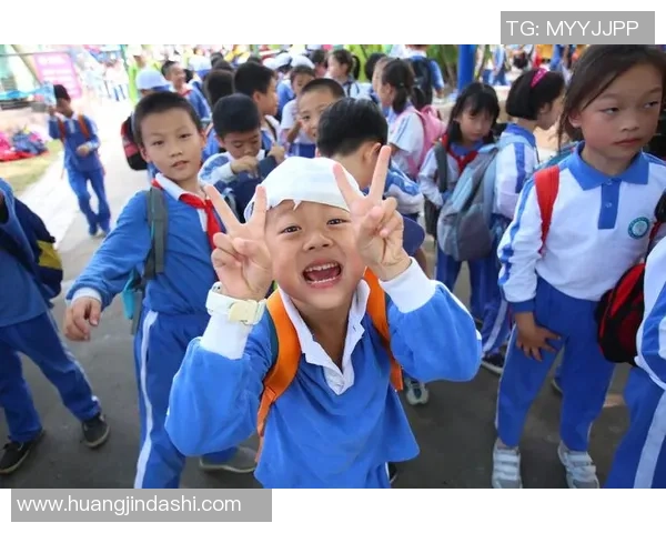 足球明星齐聚观澜湖激情竞技 展现超凡技艺引爆全场热情