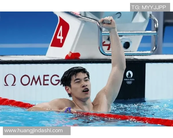 腹肌足球球星:力量与技巧并存的运动魅力展现 腹肌足球球星:力量与技巧并存的运动魅力展现